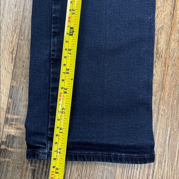 7 For All Mankind Emma Straight Leg Jeans Ladies Size 27/ 4 US-Monday SALE! - Picture 8 of 9